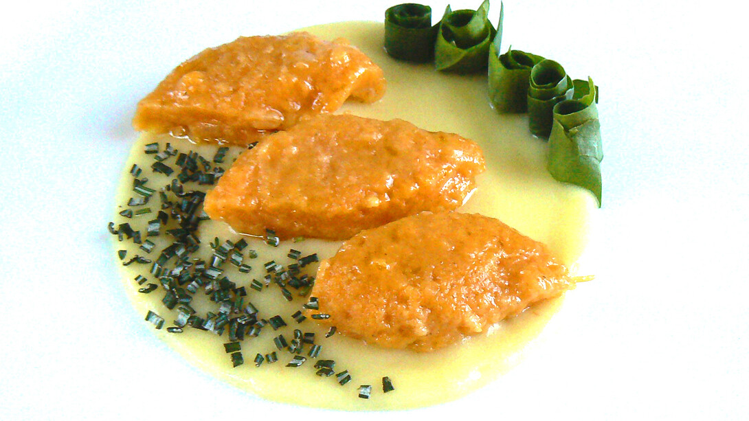 Gnocchi di zucca gialla e farina di farro al profumo di rosmarino con crema di bieta e patate