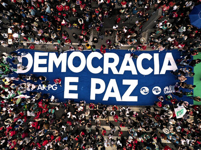 Miles de brasileños se concentran para defender la democracia en el país, el 11 de agosto de 2022