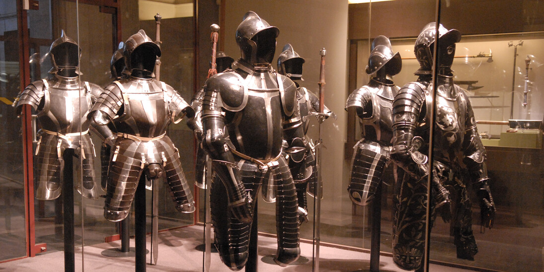 Arms and Armour Gallery. Courtesy of Royal Museum of the Armed Forces and Military History
