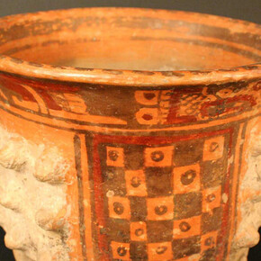 Incensario trípode

Materiales: Cerámica

Clásico 600- 900 d.C.

Medidas: 200 mm de alto