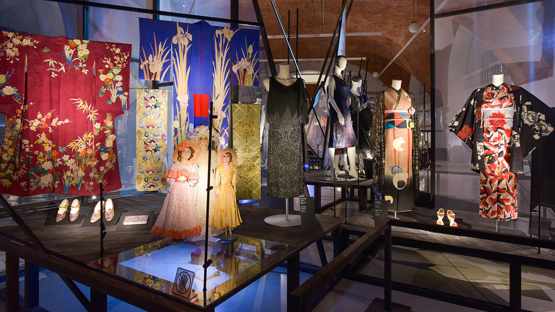 “A pocketful of dreams”. Art deco fashion in the collections of the State Hermitage Museum and Nazim Mustafayev, exhibition view. Courtesy of the State Hermitage Museum