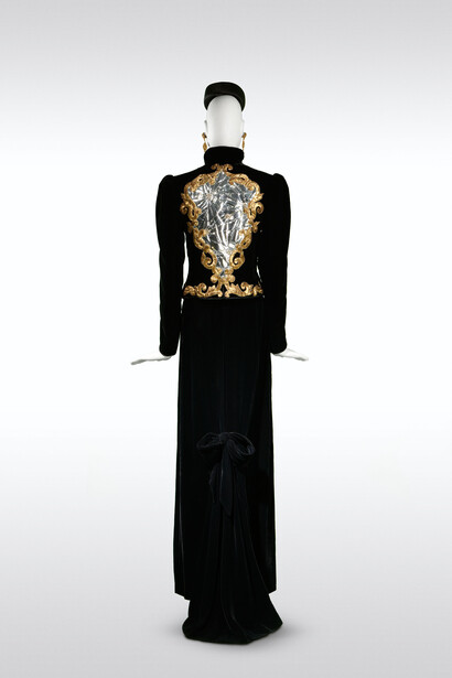 Long evening ensemble, Haute couture collection Fall-Winter 1978 © Fondation Pierre Bergé – Yves Saint Laurent / Alexandre Guirkinger