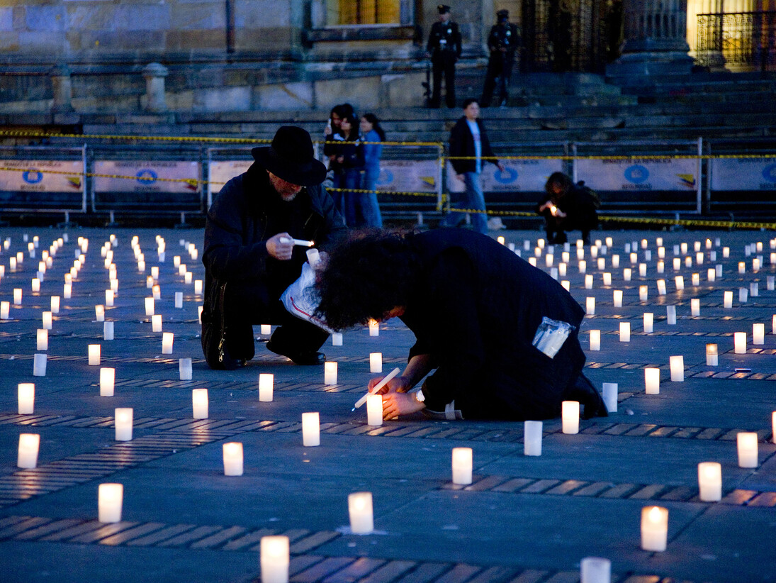 Doris Salcedo, Acción de Duelo, July 3, 2007. Ephemeral public project, Plaza de Bolívar, Bogotá, 2007. Photo: Juan Fernando Castro. Reproduced courtesy of the artist; Alexander and Bonin, New York; and White Cube.