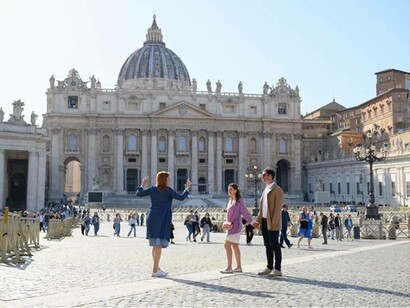 Licensed Tour Guide Eva Soproni showing her clients Saint Peter’s Square, Vatican City