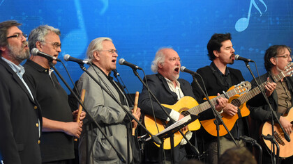 I Quilapayún sono un gruppo musicale cileno formato a Santiago del Cile nel luglio del 1965 dai fratelli Eduardo e Julio Carrasco insieme a Julio Numhauser