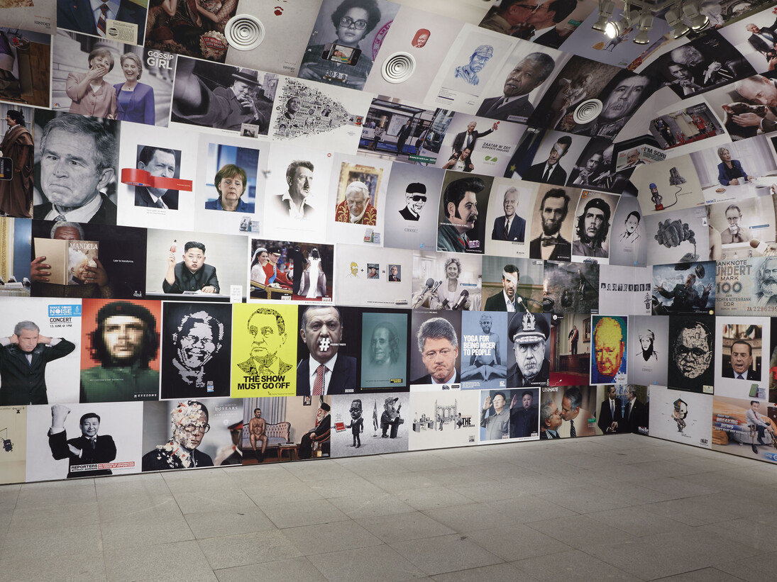 Vista de sala de la exposición Sistema Operativo, de Daniel G. Andújar, con la obra Dirigentes.