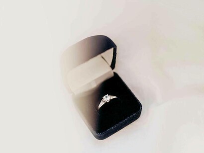 A box containing the symbol of a marriage porposal