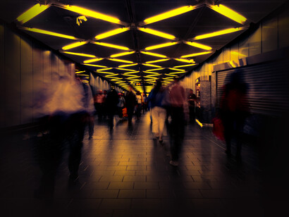 Hora pico en la estación de metro de la Calle Fulton en Nueva York, EE.UU.