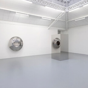 Anish Kapoor, exhibition view. Courtesy of Kamel Mennour Gallery