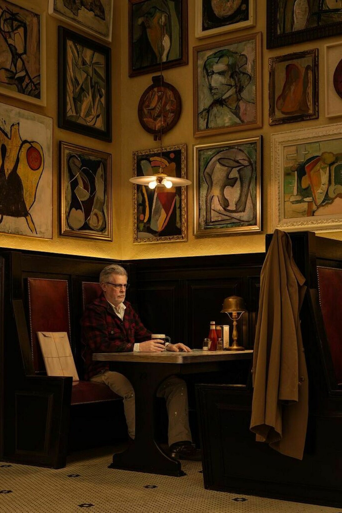 Artist in Artists’ Bar, 1950s, 2016, Painted aluminium lightbox with transmounted, chromogenci transparency , 241.3 x 182 x 17.8 cm / 95 x 71 5/8 x 7 in. © Rodney Graham 
Courtesy the artist and Hauser & Wirth