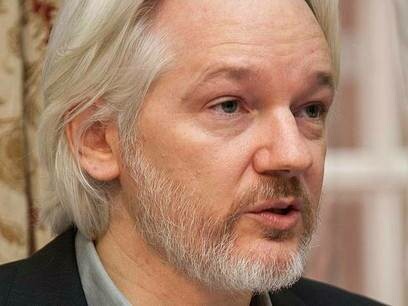 Assange talking to the press, London, UK, 2014