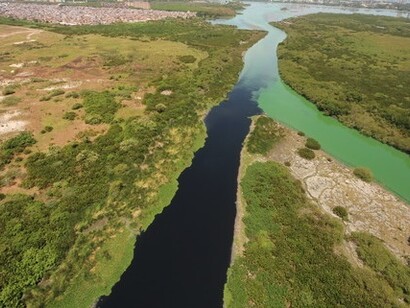Os rios da baixada de Jacarepaguá apresentam-se mortos em virtude do lançamento de esgoto sem tratamento 