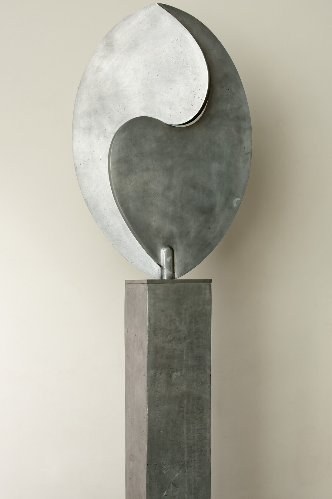 Gerda Frömel, Munla Soghluaiste, 1972, aluminium, Collection Irish Museum of Modern Art