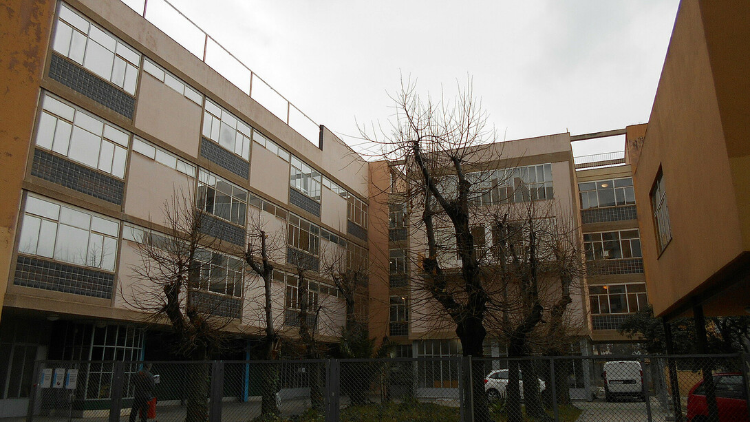 Dispensario Central Antituberculoso (1934-1938), de Josep Lluís Sert, Josep Torres Clavé y Joan Baptista Subirana —GATCPAC—. Arquitectura racionalista, dedicada a resolver los problemas de la gente, alejada de la arquitectura historicista, dedicada a construir palacios y ministerios, con el objetivo de enaltecer el poder. Calle Torres i Amat, 8-14, barrio del Raval, Barcelona, España