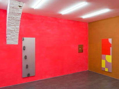 Nick Oberthaler featuring Nico Vascellari, Exhibition view. Courtesy of Galerie Emanuel Layr