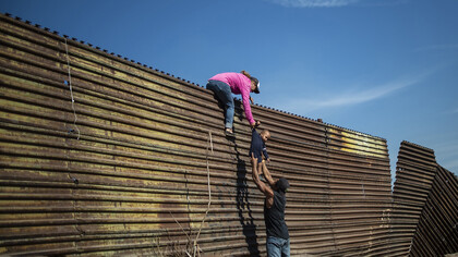 Cuenta la historia de la joven Yoali, cuyo hijo, Elisito, es raptado por el propio padre