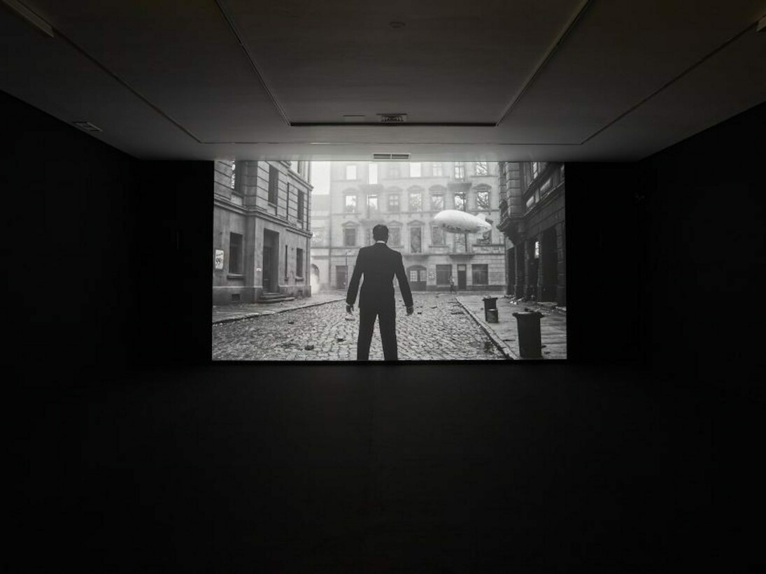 Julian Rosefeldt, Exhibition view. Courtesy of Galeria Helga de Alvear 
