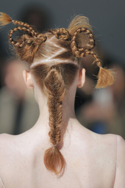 Un'acconciatura fiabesca enfatizza la sposa di  David Fielden