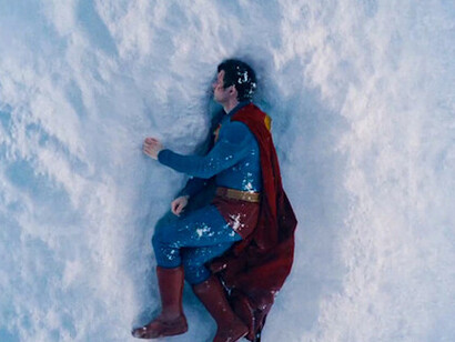 En Superman (2025), la idea de presentar al héroe como un inmigrante generó controversia, incluso entre antiguos actores del personaje, que parecieron olvidar que esa lectura ya existía antes