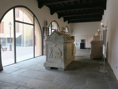 Il sarcofago romano di Elio Sabino, foto di Claudio Cheirasco