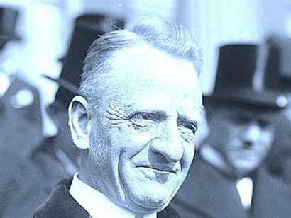 Carter Glass, senador promotor, junto con Henry B. Steagall, de la conocida como Ley Glass-Steagall