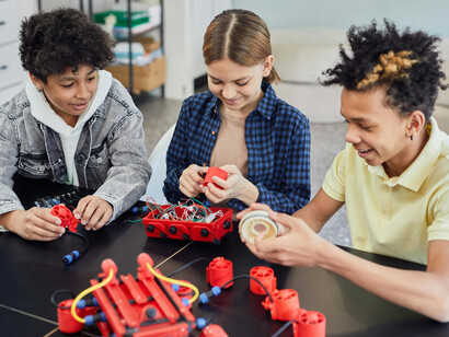 A multitarefa digital prejudica a capacidade de concentração e a eficácia da aprendizagem, resultando em uma menor retenção de informações