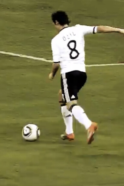 Mesut Özil en el Mundial de la FIFA 2010: Alemania contra Inglaterra, Sudáfrica