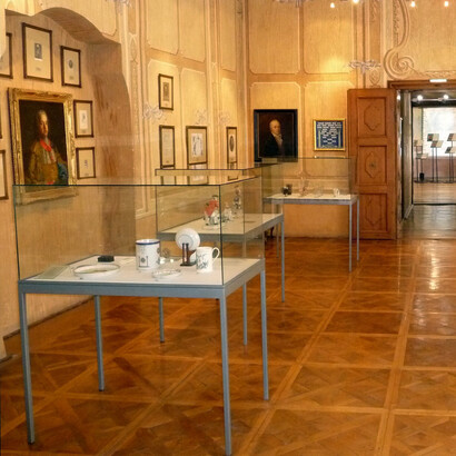 O Museu da Maçonaria na Áustria abriu em 2014, em Schloss Rosenau, explorando a história maçônica no país desde o século XVIII com artefatos, documentos e símbolos enigmáticos