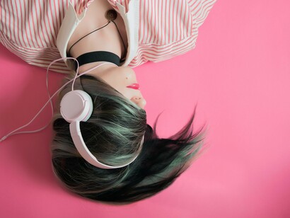 Quando udiamo, percepiamo distintamente suoni, voci, rumori con l’organo dell’udito