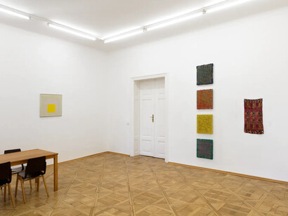 Diverse künstler, Fährten, ausstellungsansicht. Mit freundlicher genehmigung der Galerie nächst St. Stephan