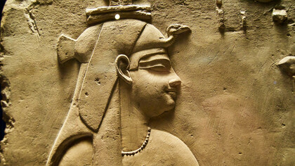 Relieve de un templo de Ptolomeo I, Templo de Hator en Kom Abu Billo en el Antiguo Egipto