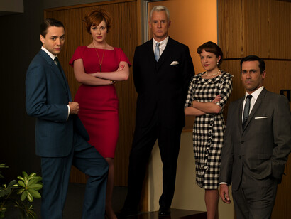 Mad Men se desenvuelve en la década de 1960, una época vibrante y tumultuosa en la historia estadounidense