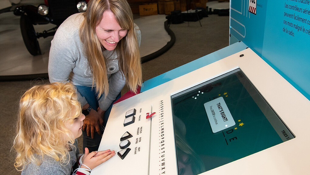 Regard sur le ciel, gérer la circulation aérienne au Canada, vue d’exposition. Avec l’aimable autorisation d’Ingenium. Musée de l’aviation et de l’espace du Canada