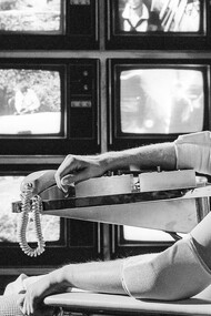 Fotograma del filme, «The Man Who Fell to Earth», protagonizado por David Bowie
