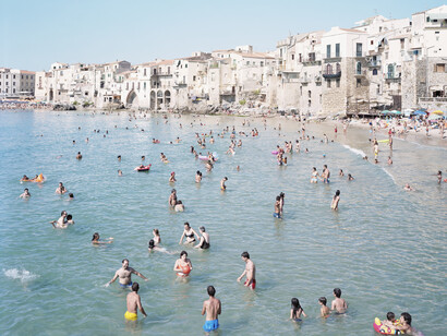 Massimo Vitali, Cefalu’ Orange Yellow Blue, 2008, direct analog print on Diasec mount, 180 x 230 cm, courtesy the artist and Ronchini Gallery