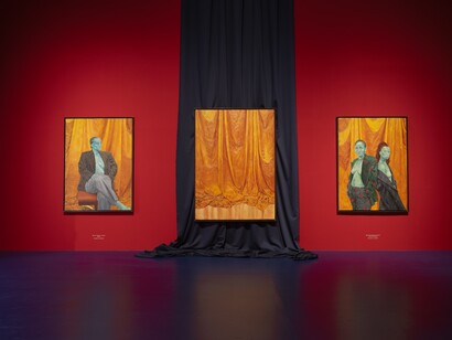 Awanle Ayiboro Hawa Ali, Fine feathers don‘t make fine birds, ausstellungsansicht. Mit freundlicher genehmigung von OK Linz