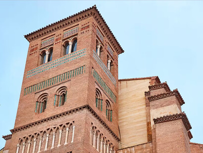 La iglesia de San Pedro de Teruel es una iglesia del siglo XIV perteneciente a la arquitectura mudéjar de Aragón