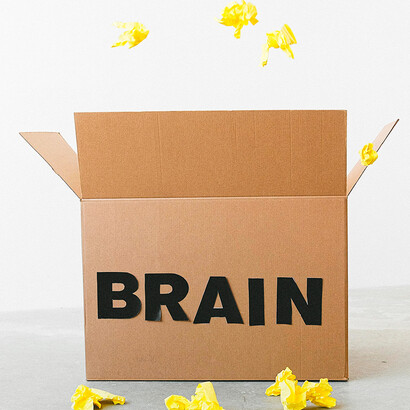 caixa com escrita "brain". Os nossos pensamentos têm um grande poder na forma como vivemos e encaramos a vida