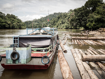 Trasporto pubblico fluviale del Kalimantan - Foto di Riccardo Gallino