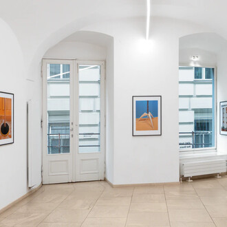 Jörg Sasse, Red doors, exhibition view. Courtesy of Galerie nächst St. Stephan