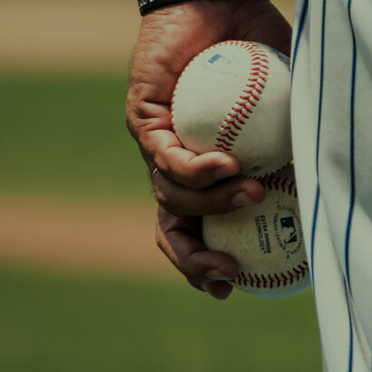Baseball. Il cervello, grazie alla sua plasticità, si è modificato, riconfigurando le connessioni tra i neuroni e ha imparato a padroneggiare i lanci della palla