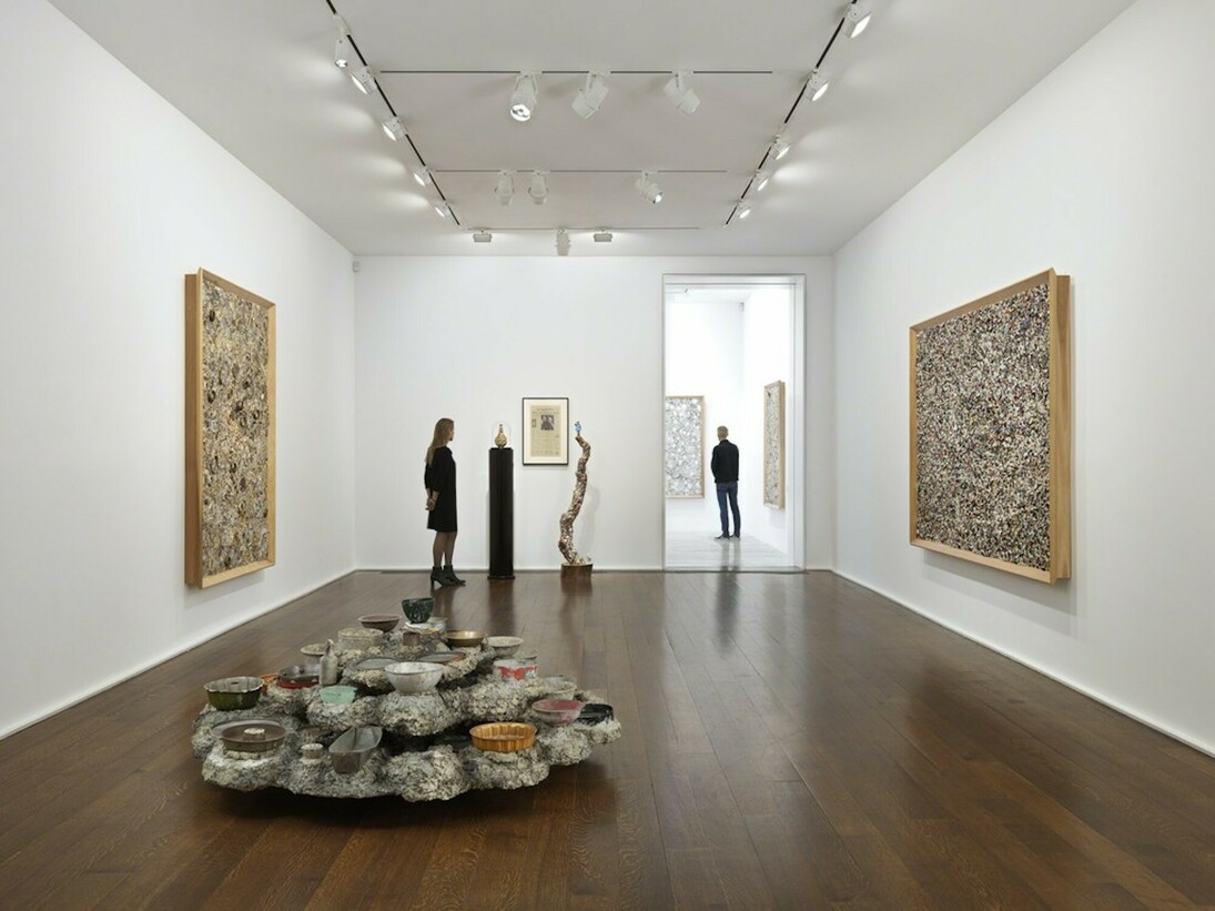 Mike Kelley. Memory Ware, Exhibition view. Courtesy of Hauser & Wirth