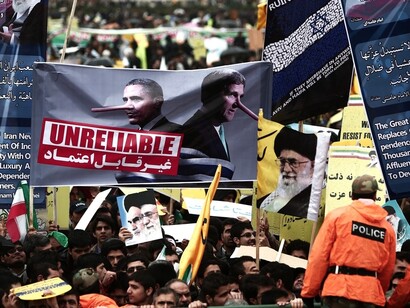Pancartas contra Obama y John Kerry en Irán
