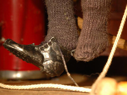 Frances Glessner Lee, Attic (detail), about 1946-48. Collection of the Harvard Medical School, Harvard
University, Cambridge, MA, courtesy of the Office of the Chief Medical Examiner, Baltimore, MD. Photograph
by Susan Marks, Courtesy of Murder in a Nutshell documentary