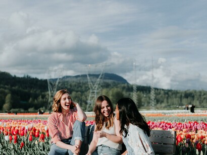 Mulheres juntas; Devemos comemorar todos os meses do ano!