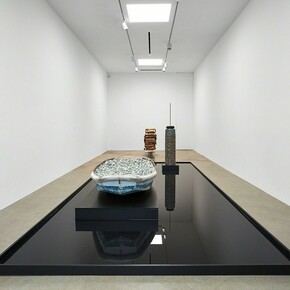 Jon Boat, Exhibition view. Courtesy of Kayne Griffin Corcoran
