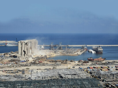 Silos de granos destruidos por la explosión  en el puerto de Beirut, Líbano, 2020
