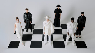 Moda ‘genderless’ va más allá de lo binario, explora la identidad de género y permite a los individuos expresarse de manera auténtica