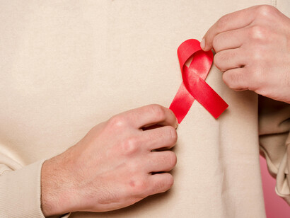 A Fundação Bill e Melinda Gates ajudou a reduzir significativamente a prevalência do HIV em áreas afetadas, especialmente na África subsaariana