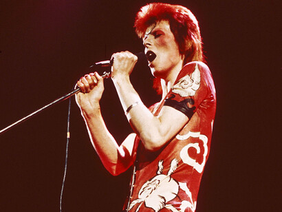 David Bowie on stage as Ziggy Stardust